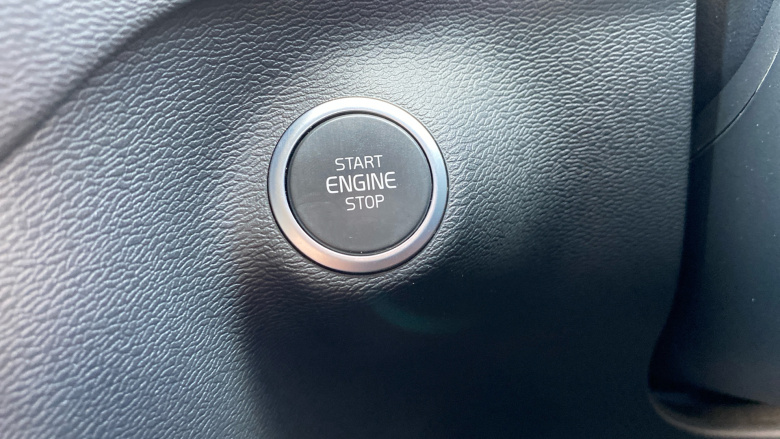 Volvo Xc40 2.0 B4P Plus Dark 5dr AWD Auto Petrol Estate